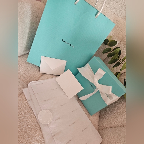 Tiffany Gift Set Bundle: 5pc - Picture 2 of 14
